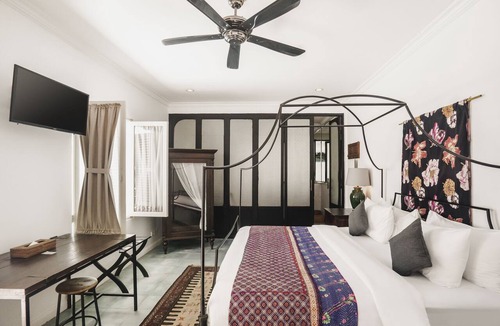 Petitenget Hotel | Brown Feather Batu Belig