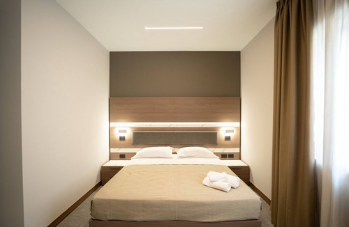 Carinaro Hotel | Building Hotel