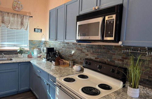 East Ybor House | Bungalow/Walking distance/Historic Ybor (2210)