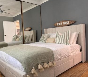 Burleigh Heads Apartment | Burleigh Beach Retreat, Refurbished 1BR Apartment, 30m to Beach