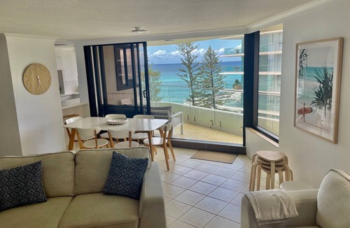 Burleigh Heads Apartment | Burleigh Beachfront - Best Location on the Coast