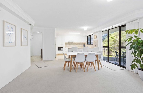 Burleigh Heads Apartment | Burleigh Headland 2 Bedroom Stay, just a stones throw from the beach!