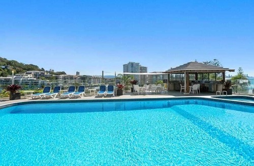 Burleigh Heads Apartment | Burleigh Headland 2 Bedroom Stay, just a stones throw from the beach!