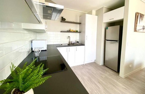 Burleigh Heads Apartment | Burleigh retreat near Beach, Free Wi-Fi