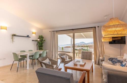 Las Caletillas House | Calala House with huge terrace