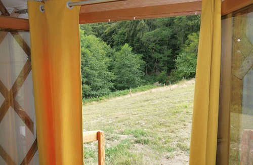 Laprugne Cabin | Calm and cocooning, the Marguerite yurt