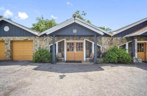 Durant House | Calm and Spacious Retreat Family Ready Escape