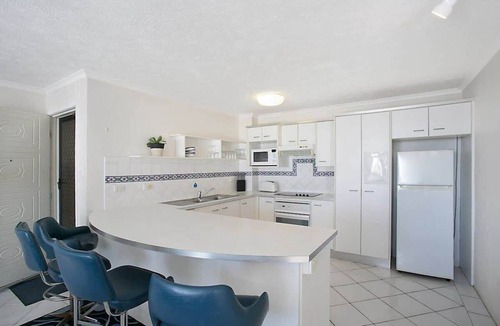 Mermaid Beach Apartment | Camden House Opposite Mermaid Beach