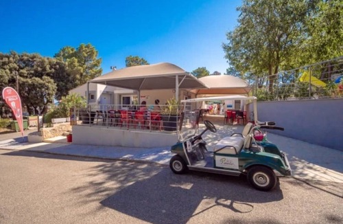 Mondragon House | Camping 3 étoiles - Piscine - eeed0d