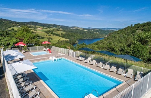 Cordelle House | Camping 4 étoiles - Piscine - ccbgebd