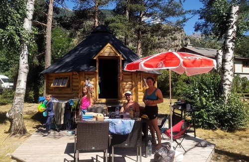 Saint-Martin-de-Queyrieres Cabin | Camping-Caravaneige l'Iscle de Prelles * - Destination Finland - Kota and its private Nordic bath 4 people