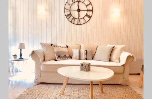Le Suquet Apartment | Cannes 78 rue meynadier plage, Mipim Festival 3 minutes à pieds