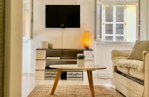 Le Suquet Apartment | Cannes 78 rue meynadier plage, Mipim Festival 3 minutes à pieds