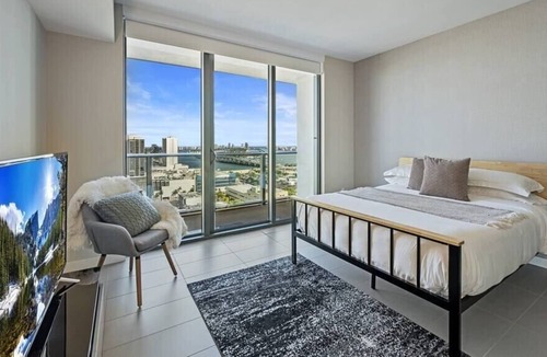 Town Square Apartment | Canvas Condo