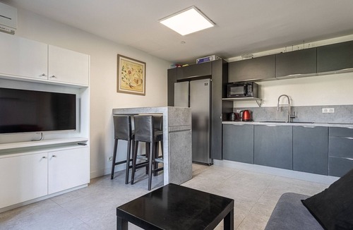 Le Lavandou Apartment | Cap Nègre : Domaine de la Pinède by Interhome