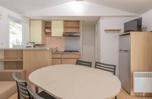 Vallon-Pont-d'Arc RV Rental | Caravan 'Midi - Mobil Home 6-8 Pers' with Shared Terrace and Shared Garden