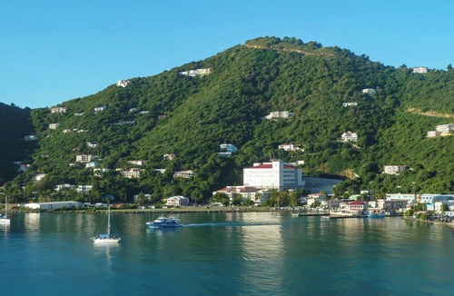 Toulon Boat Rental | Caribbean Dream: Sun-soaked Sailing Adventure from Tortola, Islas Vírgenes Británicas