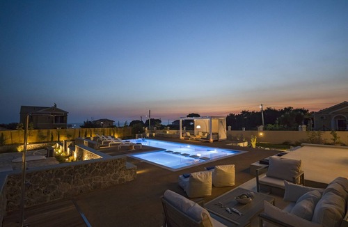 Agios Matthaios Villa | Casa Alta Mare πολυτελής βίλα με ιδιωτική θερμαινόμενη πισίνα στην Κέρκυρα