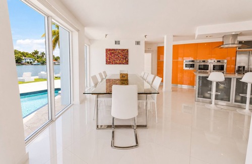 North Bay Village Villa | Casa Blanca Bayfront Villa – Miami