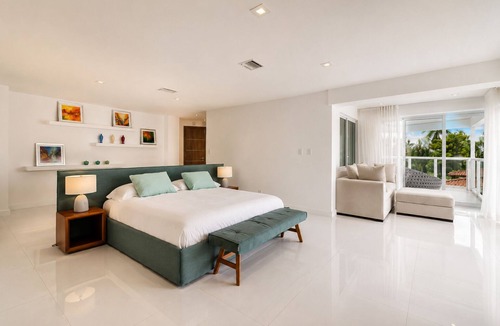 North Bay Village Villa | Casa Blanca Bayfront Villa – Miami