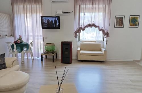 Acerra House | Casa con ampio giardino e patio