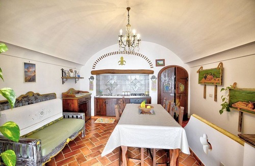 Nocelle House | Casa Osvalda: A characteristic and welcoming independent house which faces the sun and the sea, with Free WI-FI.
