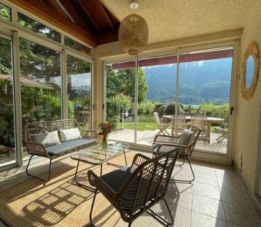 Chaparon House | Casa Verso, au bord du lac d'Annecy avec vue