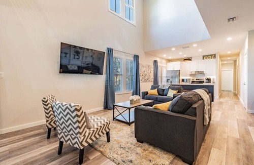 East Ybor Villa | Casita on Fifth – Roosted Suite | 3BR Near 7th Ave