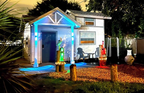 Tampa Cottage | "Casita" The Pelican tiny Home Ybor/D’Town/Cruise port