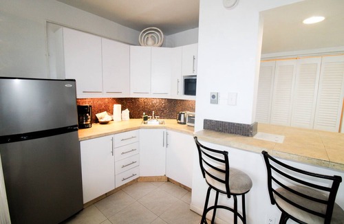 Mid Beach Condo | Castle 1120 Cozy Studio with Intercoastal View, Free Parking, Tennis, Pool, Gym, Beach Access