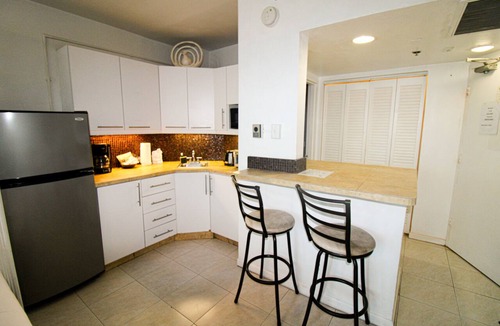 Mid Beach Condo | Castle 1120 Cozy Studio with Intercoastal View, Free Parking, Tennis, Pool, Gym, Beach Access