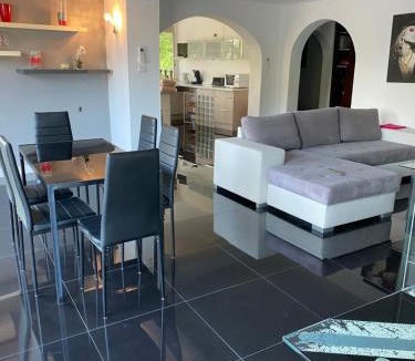 Cavaliere Beach Apartment | CAVALIERE APT 125M2 PISCINE