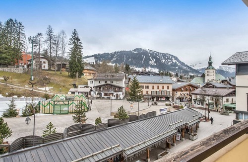 Megeve Apartment | Central 2-bedroom apartment with balcony and Wifi in Megève
