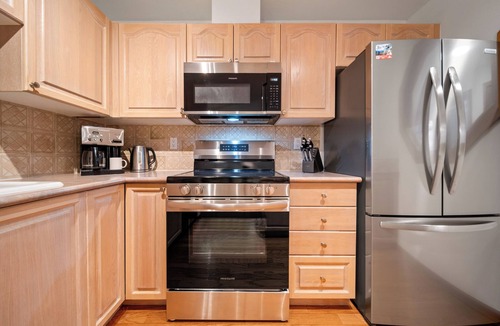 Whistler Cay Heights House | Central 2BR w/Pool, Hot Tub, BBQ & Free Parking