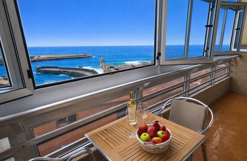 Puerto de la Cruz Apartment | Central Apartment by the Sea, Near Plaza del Charco, Private Terrace & Wi-Fi