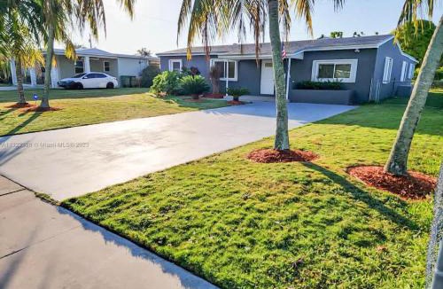 Homestead House | Centrally located Family-business Home