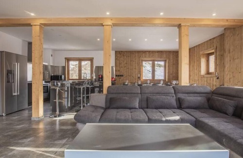 Praranger Ski Chalet | Chalet, wifi, Ground floor, sauna, hammam, terrace, balcony, fireplace or stove, parking, tv