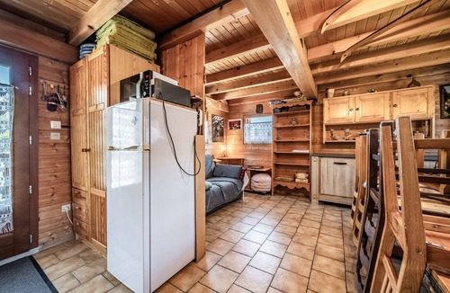 Verchaix Ski Chalet | Chalet “6p Classic-Les Ajoncs D'or” with Mountain View, Private Terrace, and Wi-Fi