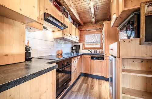Verchaix Ski Chalet | Chalet “6p Comfort – Le Mouflon” with Mountain View, Shared Terrace & Wi-Fi