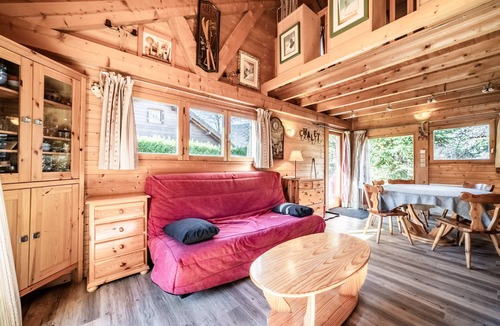 Verchaix Ski Chalet | Chalet “6p Comfort – Le Mouflon” with Mountain View, Shared Terrace & Wi-Fi