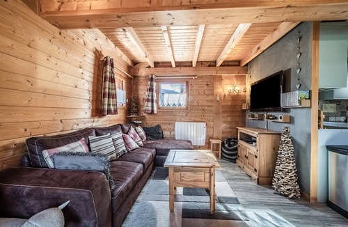 Verchaix Ski Chalet | Chalet “6p - Le Cocon Des Neiges”: Mountain View, Shared Terrace & Wi-Fi