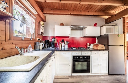 Verchaix Ski Chalet | Chalet “8p Classique-Le Ptit Marvel”: Mountain View, Private Terrace & Wi-Fi