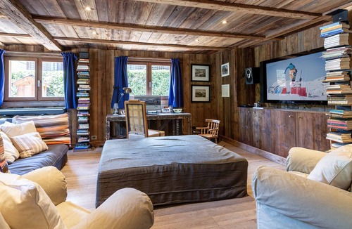 Chamonix-Mont-Blanc Cottage | Chalet Alma - self catered chalet that sleeps 10-13 in five bedrooms with pool, sauna and garden