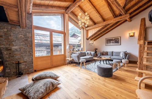 Champagny-en-Vanoise Ski Chalet | Chalet "Alouette" with Private Terrace, 2 Balconies & Wi-Fi