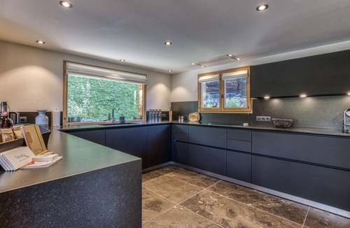 Les Houches Ski Chalet | Chalet Castor Gorgeous ski-in/ski-out 4 bedroom chalet in Les Houches