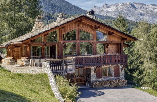 Les Houches Ski Chalet | Chalet Castor Gorgeous ski-in/ski-out 4 bedroom chalet in Les Houches