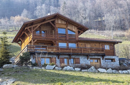 Sallanches Ski Chalet | Chalet 'Chalet Face Au Mont-blanc' with Mountain View, Wi-Fi and Air Conditioning