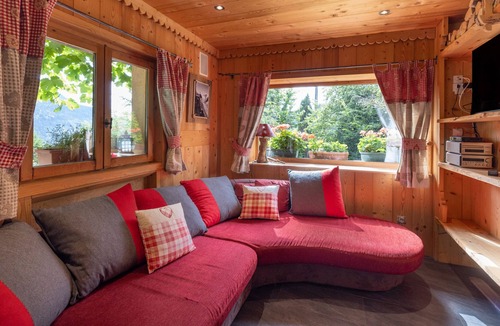 Servoz Ski Chalet | Chalet 'D'un Guide De Haute Montagne' with Private Garden and Wi-Fi