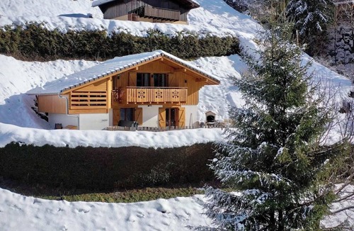 Thones Ski Chalet | Chalet ECUREUIL domaine du FRAIZIER private jacuzzi, near ski resorts ANNECY