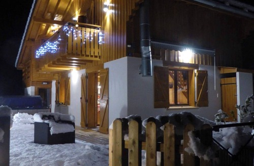 Thones Ski Chalet | Chalet ECUREUIL domaine du FRAIZIER private jacuzzi, near ski resorts ANNECY